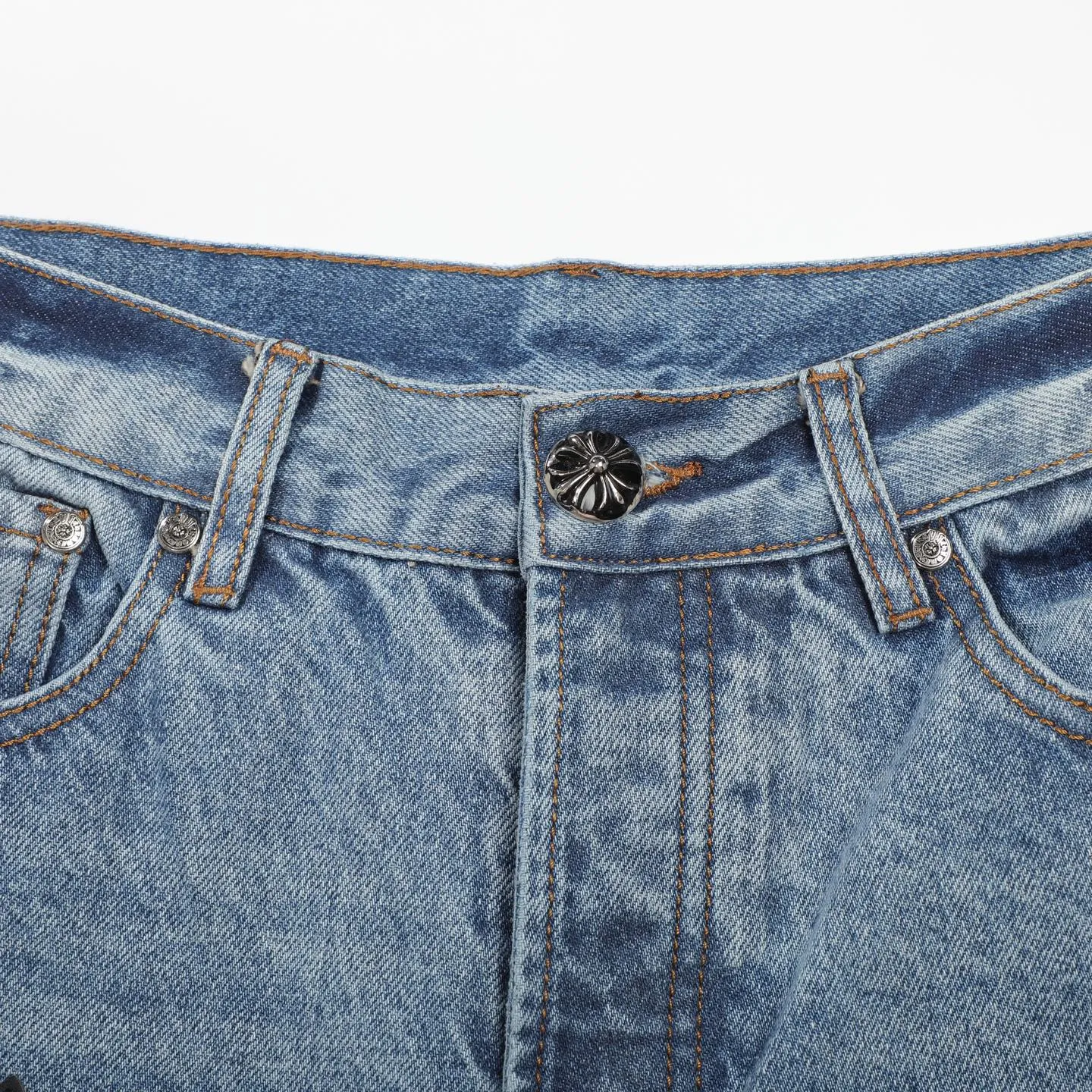 P270 Chrome Hearts CH Cross embroidered distressed jeans Top ceiling quality 100% version correct version is coming!  Believe me this must be the best quality you will ever come across! ! Excellent value for money! !  Styles with different washes and textures are very friendly to people with thin legs and thick legs. The straight version is very flattering to the shape of the legs. The moderate length is timeless and easy to match. It is the basis of various styles and a must-have in the wardrobe! ! Add a little stacking to easily control this year's popular clean fit fabric. The fabric is stiff but the upper body is soft without losing texture. The sides and cuffs of some styles have a bone-wash effect. It's really hard not to love it! The outfit effect is immediate! ✅Correctly customize the Croxin metal leather label on the back panel. It is not sold directly with the cross on the finished jeans. 1:1 copying strives for excellence and the details are perfectly grasped. ✅The cross leather label is clear and smooth. Exquisite turning top craftsmanship. ✅Buttons, zippers and hardware are all customized versions of the Croxin LOGO. ✅High-cost washing process. Size: 28 30 32 34 36 (5 sizes)